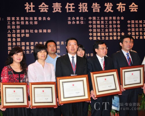 �Ϻ�ؐ���hί����(sh��)ӛ����(zh��)�и�����ꐂ����I(l��ng)ȡ�C��(sh��)